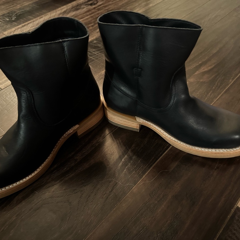 Black Leather Womens Boots NWOT SIZE 9 - Picture 6 of 7